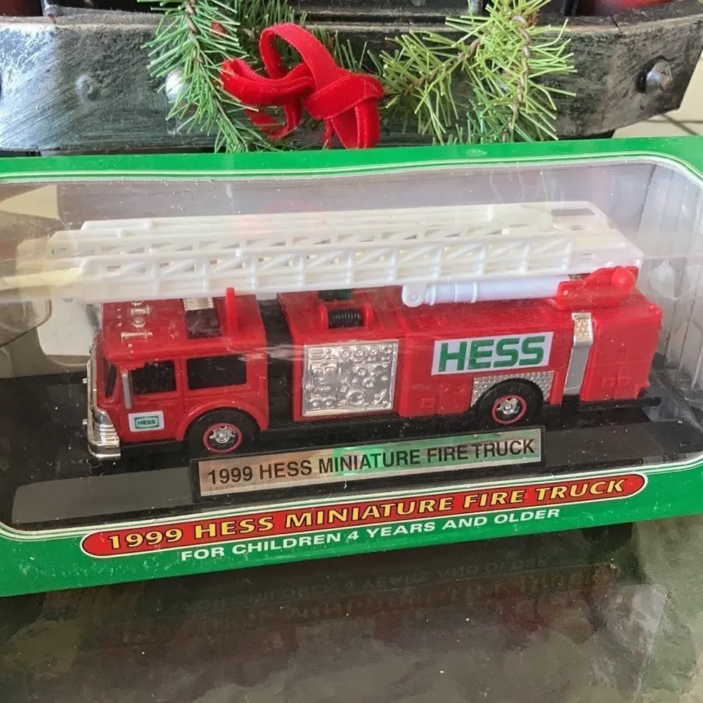 1999 Hess Fire Truck NIB
